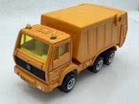 Mercedes Mllwagen