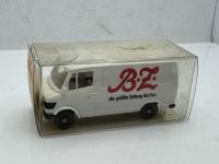 Mercedes 207 D BZ die grte Zeitung Berlins