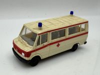 Mercedes 207 D Rotes Kreuz