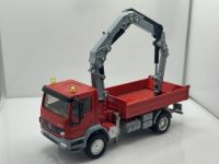 Mercedes-Benz Atego mit Kran