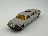 Mercedes Limousine
