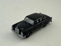 Mercedes-Benz 220 SE