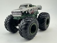 Hot Wheels  V8 Bomber Monster Truck