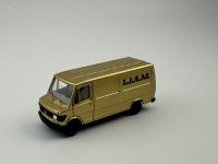 Mercedes 207 Liam