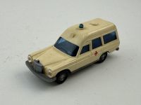Mercedes 200 Binz Rotes Kreuz