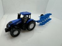 New Holland Traktor + Pflug