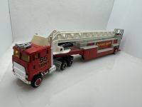 US Fire Dept Truck mit Drehleiter