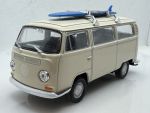 VW Bus + Surfbrett