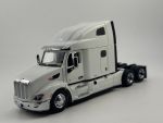 Peterbilt Model 579 Ultraloft Tractor